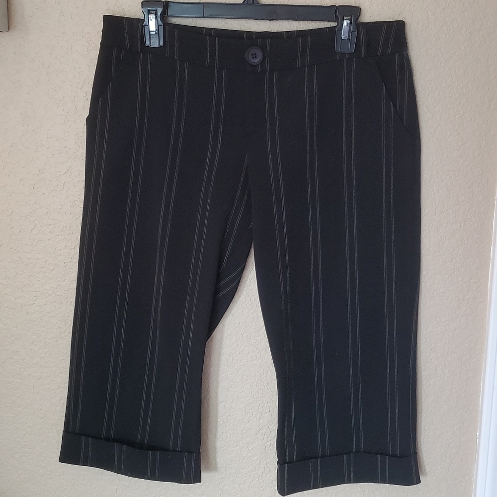 Lux Black Pinstriped Skimmer/Pedal Pusher Pants